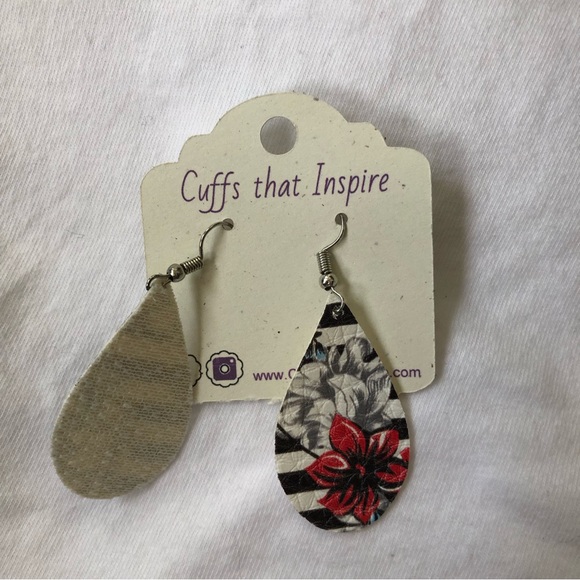 Floral Striped Earrings - Picture 2 of 3